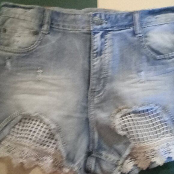 Super cute Vanilla Star shorts - Picture 5 of 5